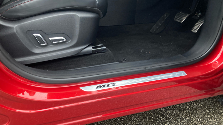 MG Hs 1.5 T-GDI Exclusive 5dr DCT Petrol Hatchback